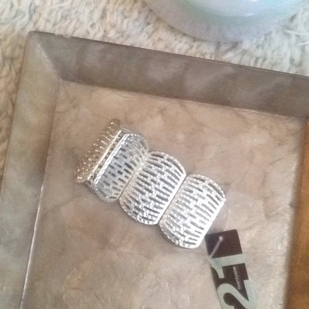 Forever 21 silver cut out stretch bracelet